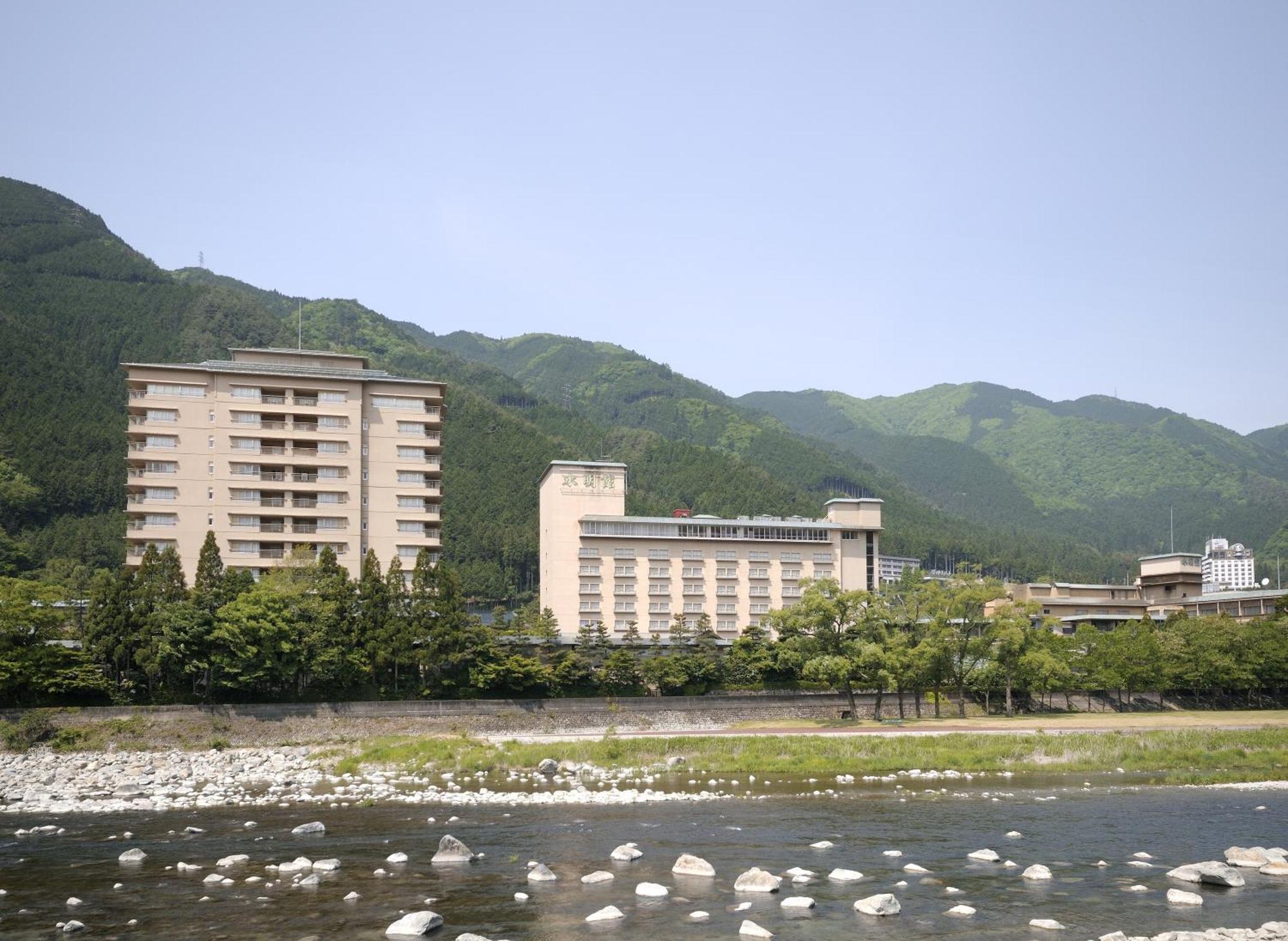 Suimeikan Gero Exterior photo View of the town