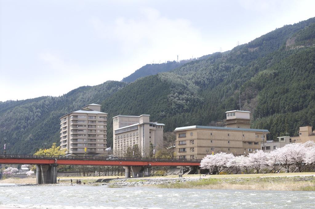 Suimeikan Gero Exterior photo View of the town