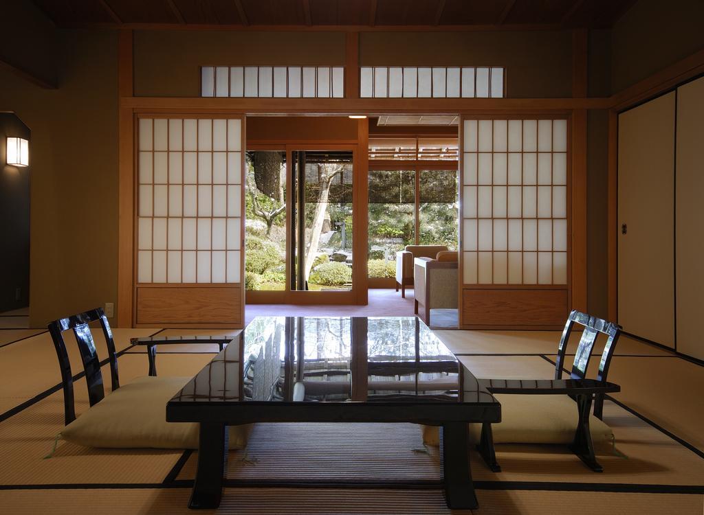 Suimeikan Gero Exterior photo A traditional Japanese room