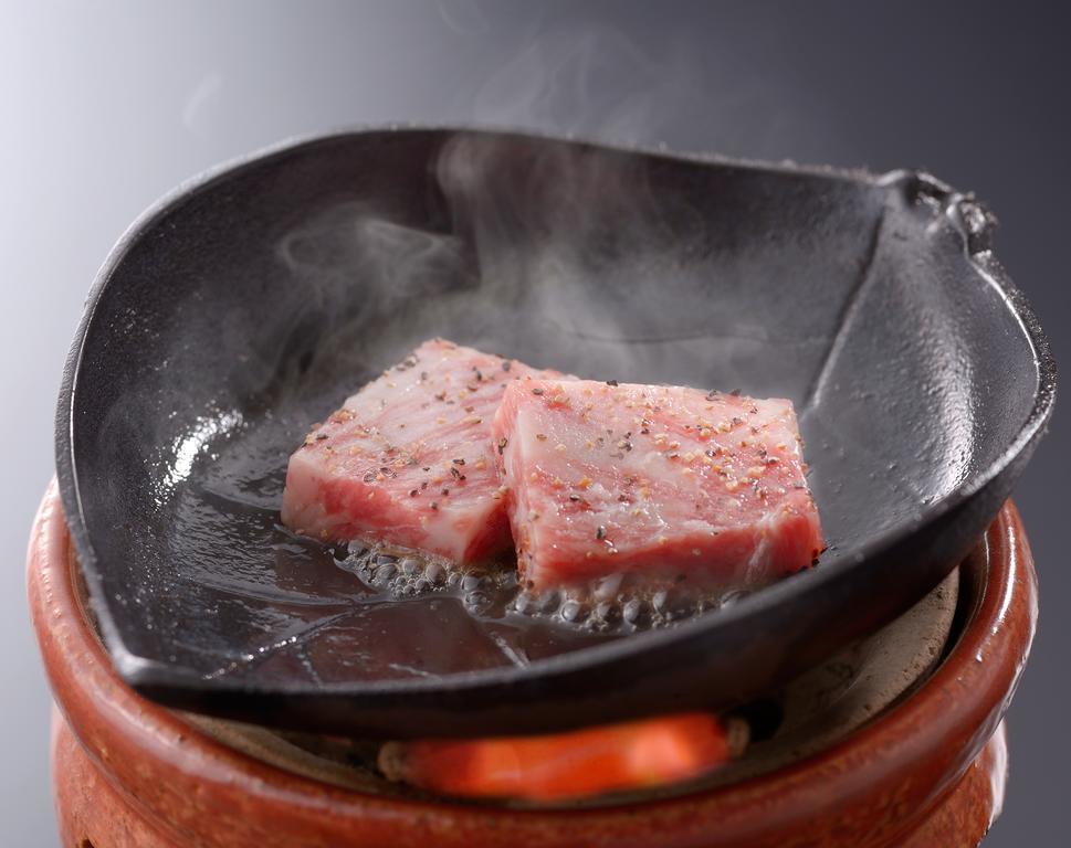 Suimeikan Gero Exterior photo Cooking with a kamado