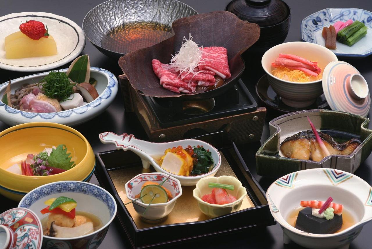 Suimeikan Gero Exterior photo A selection of Japanese cuisine